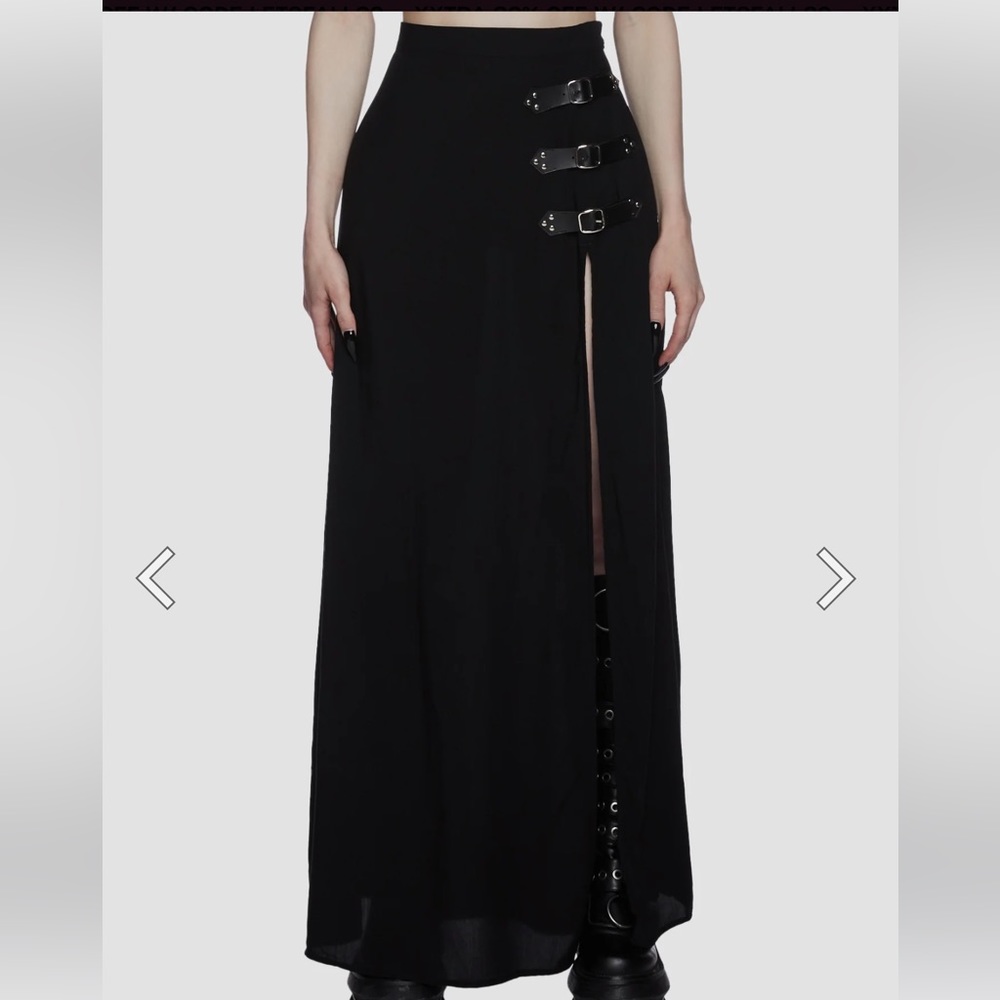 NWOT Widow split maxi skirt w/buckle detail on the hip